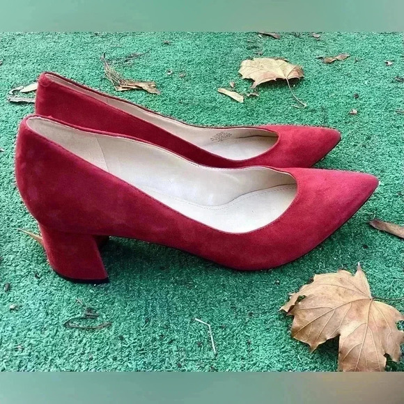 Marc Fisher NWOB  Women's Red Suede Caitlin Pointed Toe Dress Pumps Size 8M - Picture 13 of 16